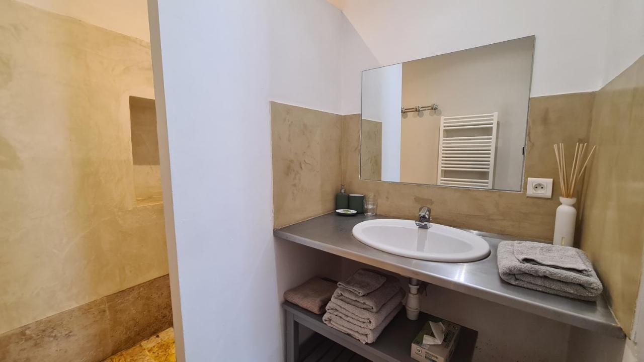 Cocon Du Papillon A Lourmarin Apartment ภายนอก รูปภาพ